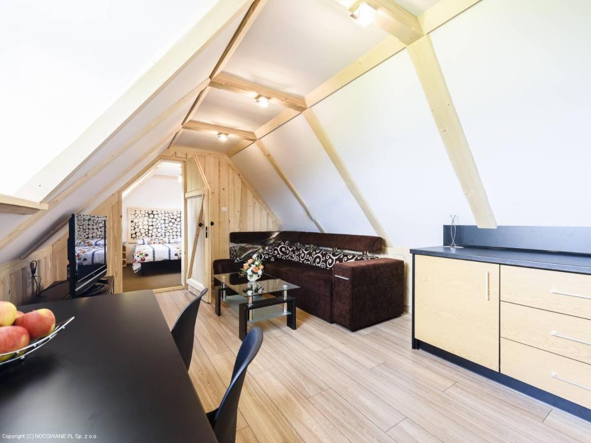 Villa Julia - Apartamenty Widokowe ビャウィ・ドゥナイェツ エクステリア 写真